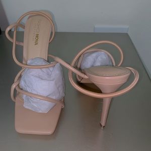 Fashionnova heels never worn.. ordered wrong size